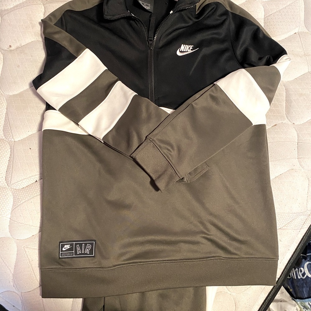 Boys Nike air sweat suit